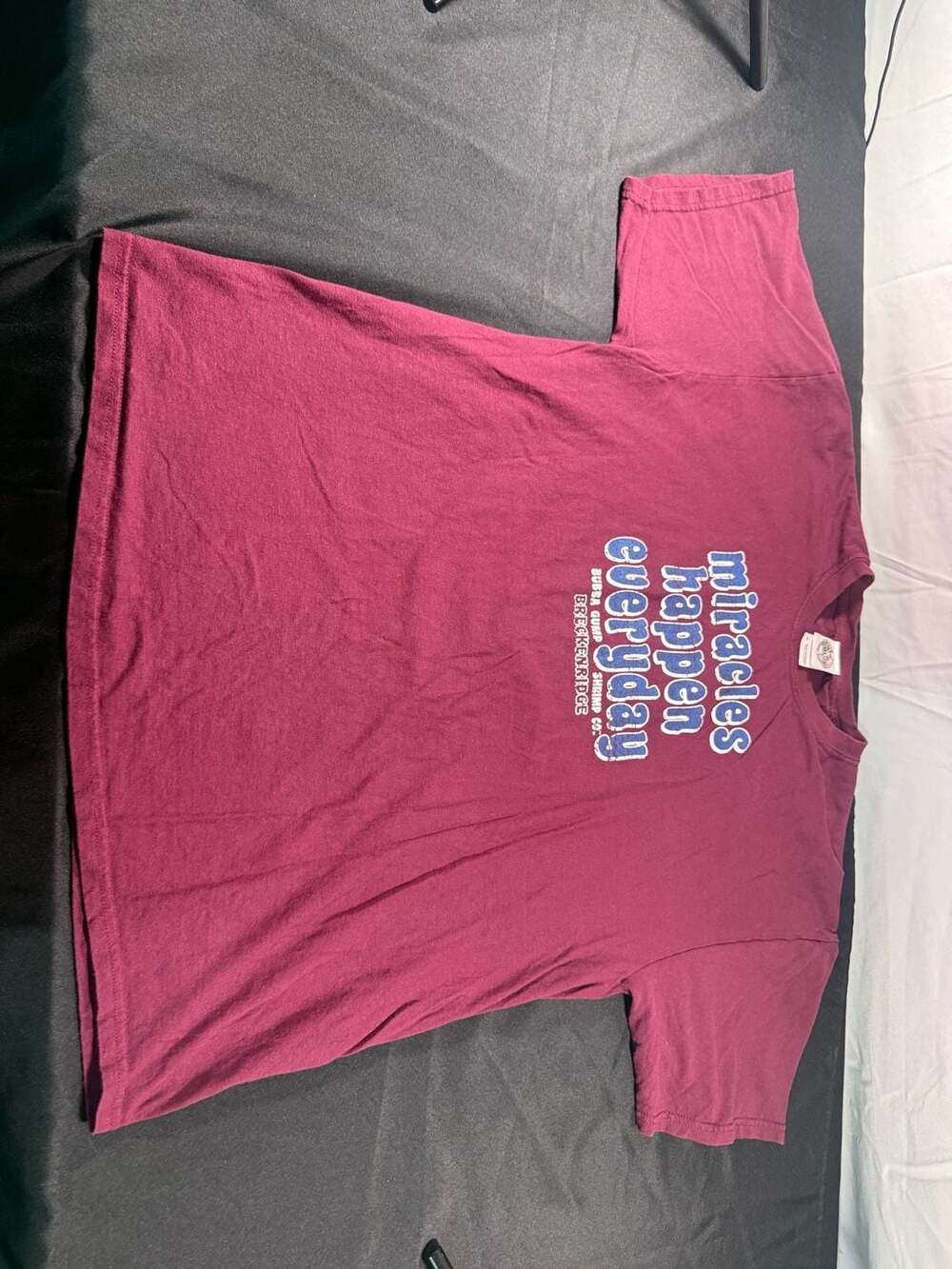 Bubba Gump Shrimp Co. Breckenridge Miracles Happen Everyday Maroon T-Shirt XL